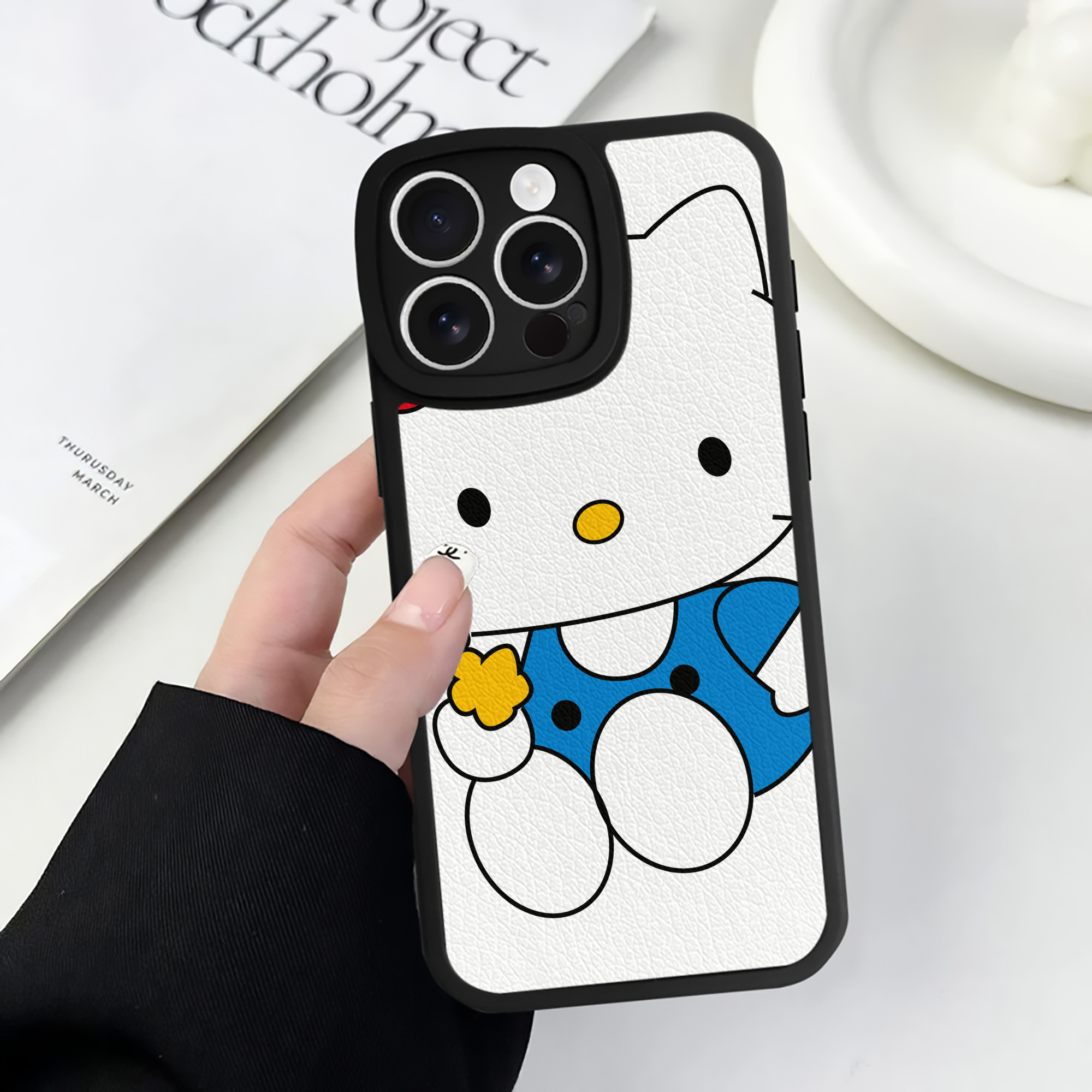 （画像用） Hello Kitty ハローキティ 【iPhone 16シリーズ対応】シリコンスマホケース（レザー調） 材質：シリコン